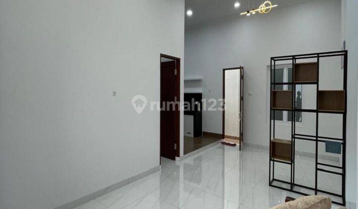 Di Jual Villa Terawat Komplek Casablanca 1