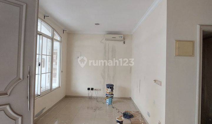 Dijual Rumah Bagus Sekali Baru Saja Di Cet Ulang Di Green Lake City  1