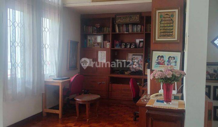 Dijual Cepat Rumah Adem Siap Huni 2 Lantai Ada Kolam Renang Di Kemang Pratama, Bekasi 
 2