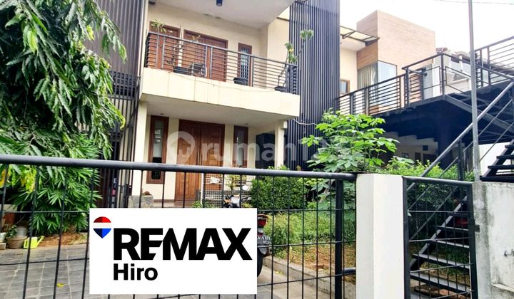 Dijual Rumah Tinggal 2 Lantai Plus Kolam Renang , Dekat Komplek Sekolah Di Kemang Pratama 1 Bekasi