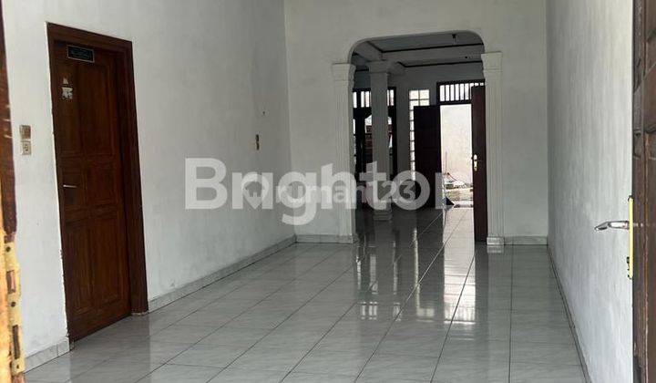 RUMAH MEWAH 2 LT NYAMAN TENANG LOKASI DI JANTUNGNYA  KOTA JAKARTA. 2