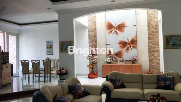 RUMAH MEWAH CANTIK 3 LT, BONUS FURNITURE LOKASI GREENVILLE, SANGAT STRATEGIS, DEKAT KEMANA PUN 1