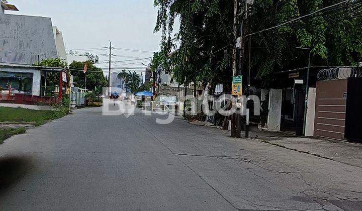 WELL-MAINTAINED 2-STORY HOUSE, TAMAN RATU, FLOOD-FREE, VERY STRATEGIC LOCATION, SUITABLE FOR BUSINESS/OFFICE 2