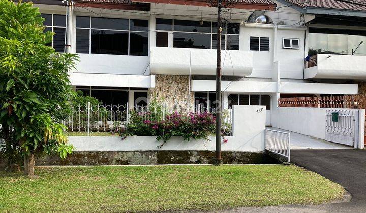 Dijual Villa Jalan Mongonsidi Komplek Villa Polonia 1