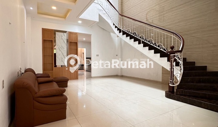 Quick Sale Luxury Villa in Griya Riatur Complex