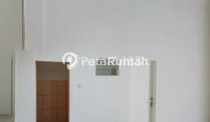 Warehouse for rent in Paragon Warehouse Complex.