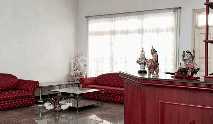 Dijual Villa Jalan Multatuli 1