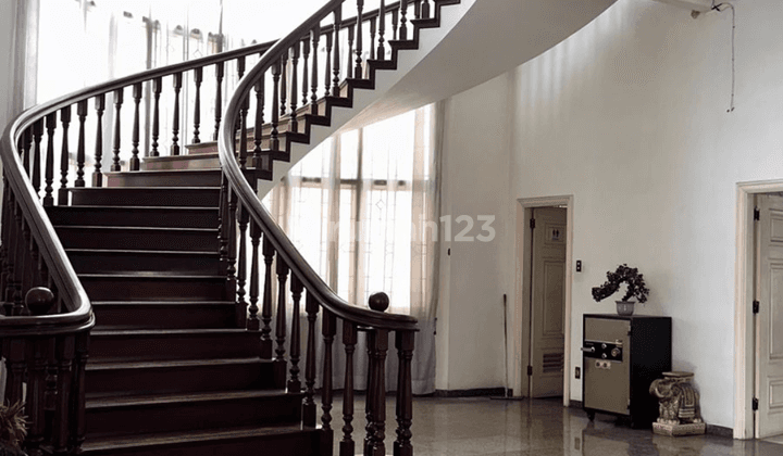 Dijual Villa Jalan Multatuli 2