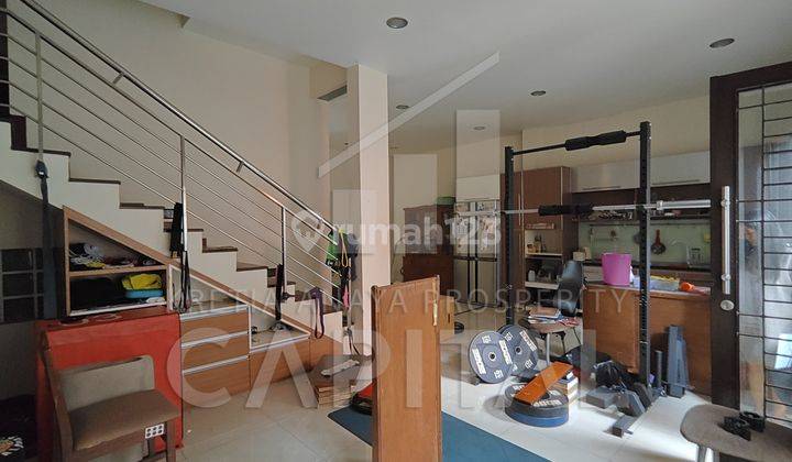 Rumah 3 Lantai Bagus Semi Furnished di Pasteur, Bandung 2