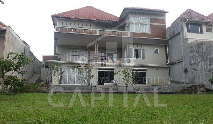 Rumah 2 Lantai Bagus Furnished di Kota Baru Parahyangan, Bandung 1