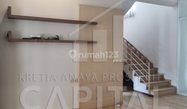 Rumah 2 Lantai Bagus Semi Furnished SHM di Kota Baru Parahyangan, Bandung 2