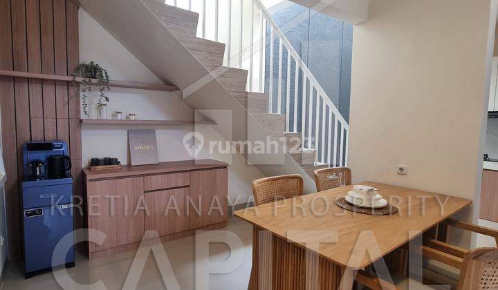 Rumah 2 Lantai Bagus Furnished HGB di Kota Baru Parahyangan, Bandung 1