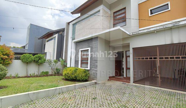 Rumah 2 Lantai Bagus Furnished SHM di Bandung Barat, Bandung 1