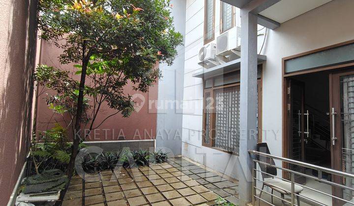 Rumah 3 Lantai Bagus Semi Furnished di Pasteur, Bandung 1