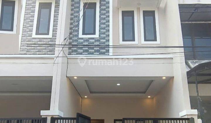 Rumah Bagus 3 Lantai di Tanjung Duren 1