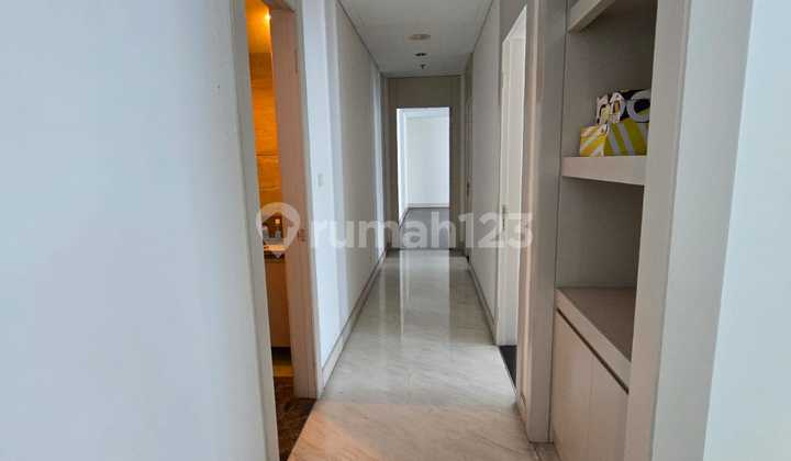Apartemen Regatta Mid Zone 3BR 206m2 Semi-Furnished