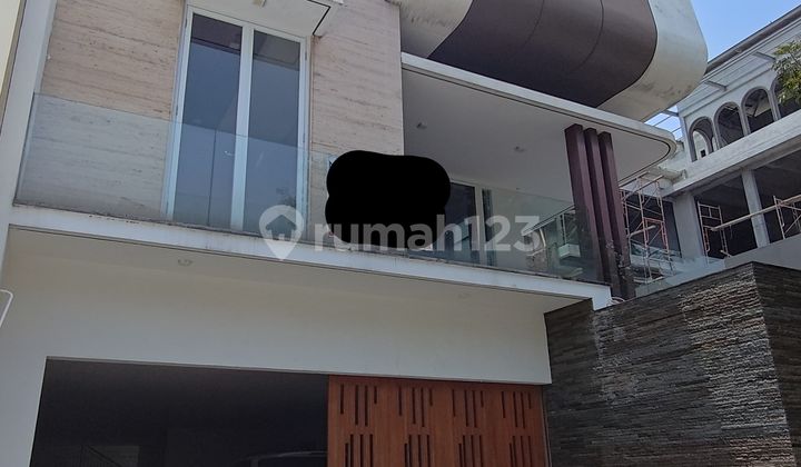 Modern House in PIK 1 Katamaran Indah 13x27.5 with Swimming Pool Modern House in PIK 1 Katamaran Indah 13x27.5 with Swimming Pool