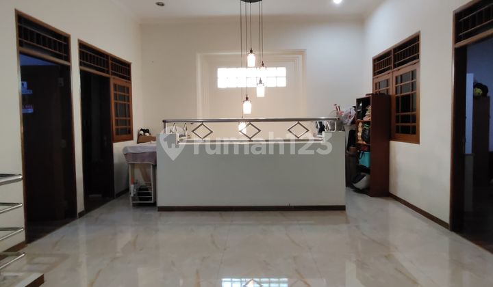 Rumah Benhil Luas 126m2 2,5 Lantai Furnished Hadap Utara Bagus 2