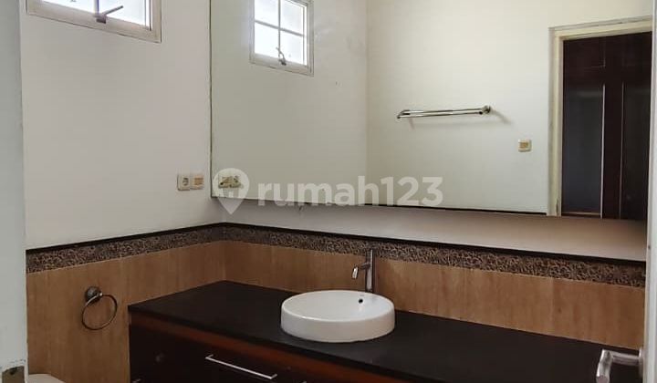 Rumah BGM PIK 8x18 Semi-Furnished Siap Pakai 2 Lantai 2