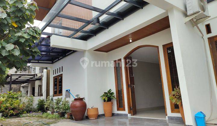 Kavling Polri Kayu Mas, Jakarta Timur - Modern Tropis Kontemporer, High-End Material Quality  ( Rumah 2 Lantai Shm Bagus Utara ) 2