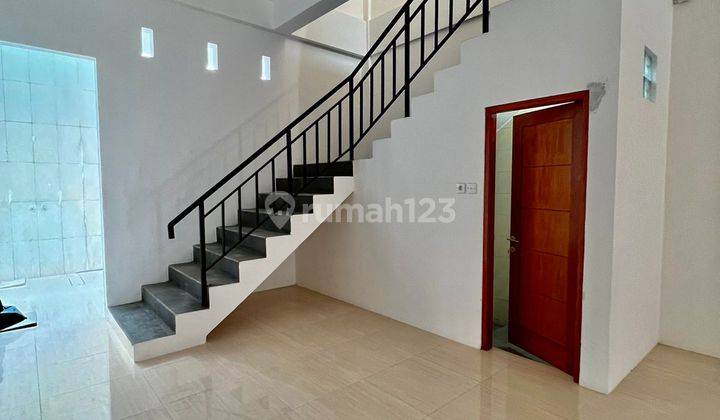 SPACIOUS AND STRATEGIC SHOPHOUSE FOR RENT IN KUTA AREA. 1 UNIT REMAINING. 2