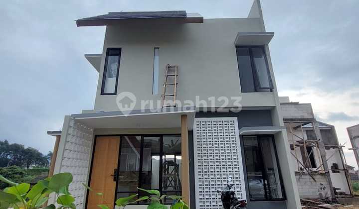 Villa istimewah Kota Batu; View Gunung Lingkungan Asri dan dingin Villa istimewah Kota Batu; View Gunung Lingkungan Asri dan dingin