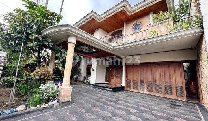 For Sale Klojen House In An Elite And Strategic Central City Location. Close To Ub Campus, Town Square, Hospital, Culinary Center, Business Area. Suitable For Residence, Clinic, Guesthouse 2
