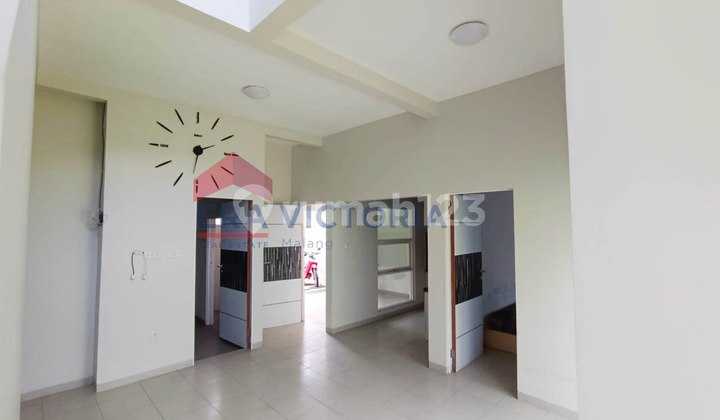 For Sale: Central Malang House, Ready to Live, Near Campus, Steps Away from Business and Culinary Center Soekarno Hatta 2