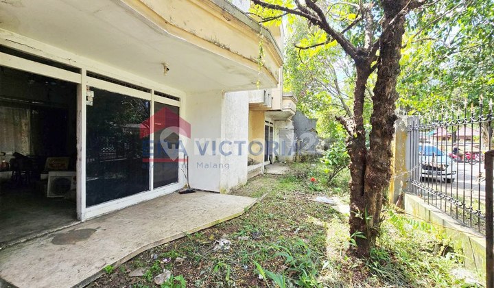 Dijual Tanah Di Burung-burung, Berada Di Jalan Utama. Selangkah Ke Minimarket, Ada Bangunan Rumah. Bisa Dibeli Rumah Saja Atau Tanah Saja. Belakang Rs Soepraoen