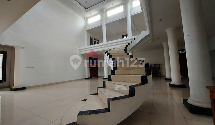 Disewakan Rumah Kantor Megah Pusat Kota Malang 2