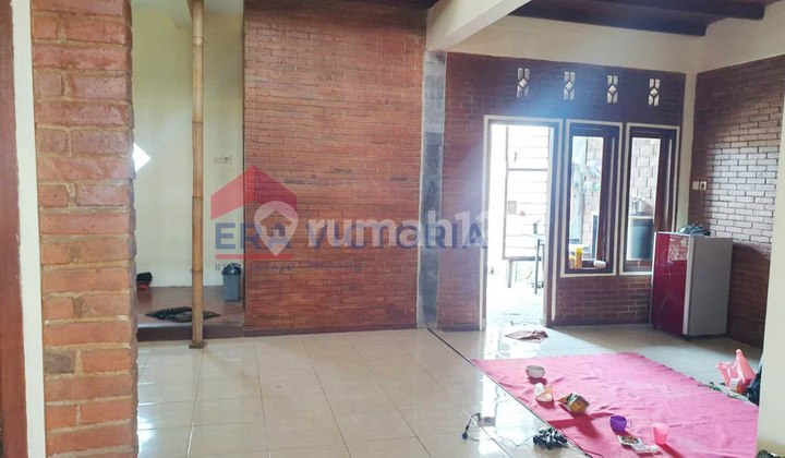 Strategic House in Boarding & Culinary Area, Near UMM & UB Campuses, Soehat Culinary Zone. Safe, Comfortable, and Serene Residential Environment. Ideal for Personal Residence or Student Boarding Business Investment. Easy Access to City Center, Culinary Spots, and Public Facilities. 2