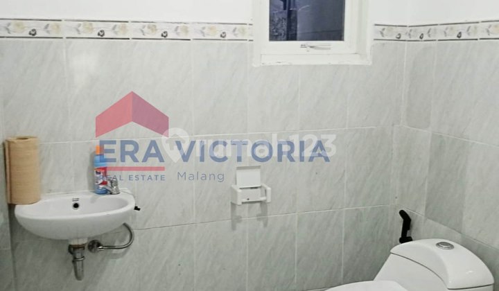 Dijual Rumah Dalam Perumahan Kondisi Siap Huni, Suasana Tenang dan Aman, Dekat Area Bisnis, Pasar & Klinik Phc, Area Surabaya 2