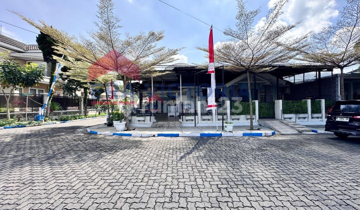 For Sale Hook House in Front Block Araya. Main Road Location, 2-Story Active Student Boarding Building for Binus Students and Includes a Shop Building Ready to Occupy Near Binus Campus, Persada Hospital, Araya Plaza, Arjosari Terminal, Karanglo Toll Exit.