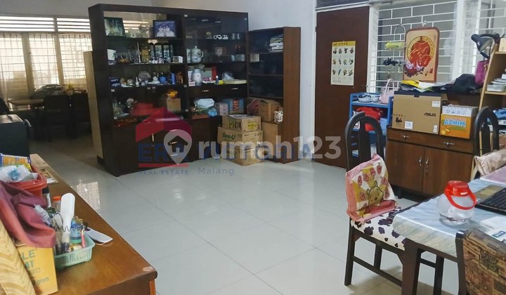 For Rent House In Buah-buahan Sukun. Fully Furnished. One Gate System. Quiet Neighborhood. Close to Mcp, Mog, Unmer, Culinary Spots on Jl. Mundu, Rkz & Soepraon Hospitals, Supermarket. Suitable for Residence or Office.