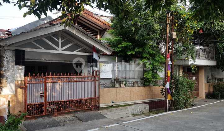 Dijual Rumah Besar Hitung Tanah & Lokasi Strategis Jakarta Pusat (Pejompongan) Dijual Rumah Besar Hitung Tanah & Lokasi Strategis Jakarta Pusat (Pejompongan)