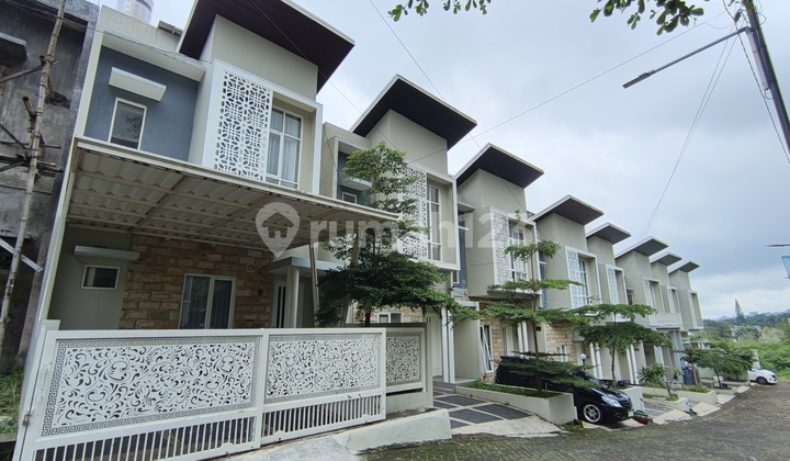 Villa Mewah Dijantung Kota Batu Dekat Jatim Park 2 Villa Mewah Dijantung Kota Batu Dekat Jatim Park 2