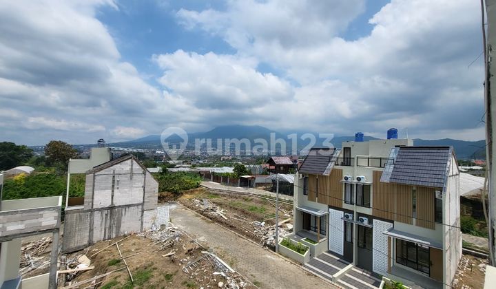 Ready-to-Live Villa 3 Minutes from Batu City Square 2