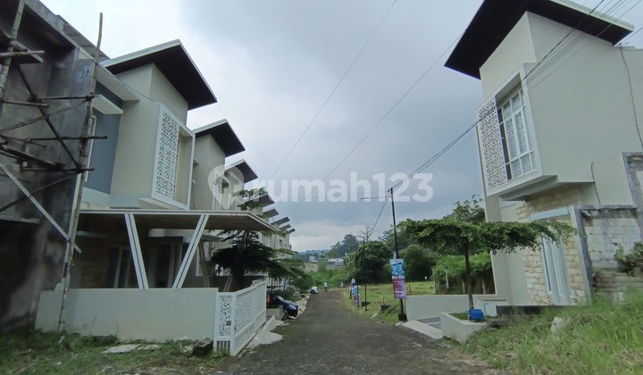 Luxury Villa in the Heart of Batu City Near Jatim Park 2 2