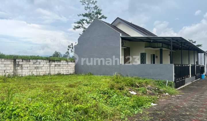 Modern and Minimalist House, Strategic, Comfortable, Serene Modern and Minimalist House, Strategic, Comfortable, Serene