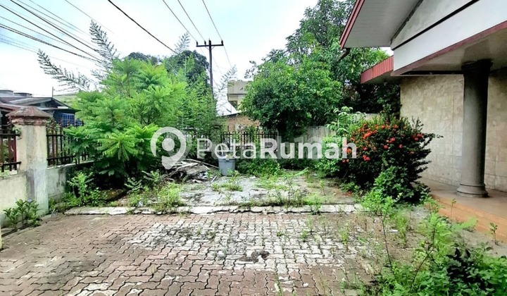 Rumah Luas Inti Kota Jalan Gatot Subroto 2