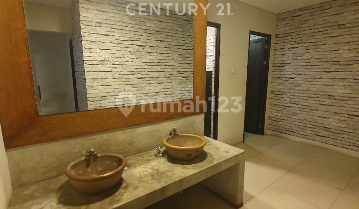 2-Story House, Strategic Location on Main Street Sukajadi, Bandung 2