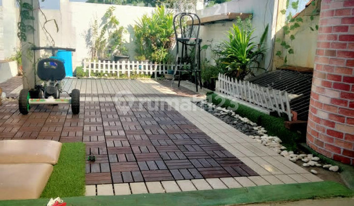 Rumah 3 Lantai Antapani, Ada Rooftop Dan Saung Gazebo