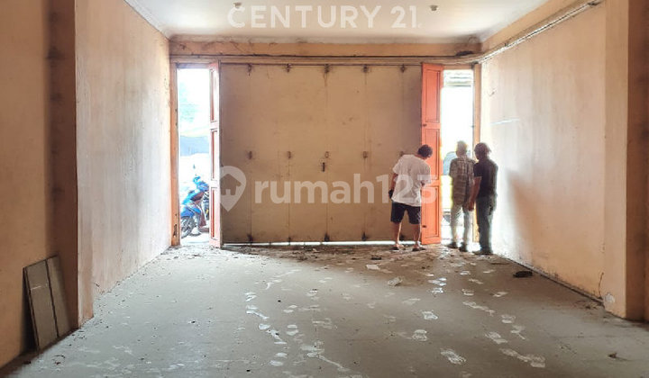 Strategic 3-Story Shop House in City Center, Jl Pasirkoja, Bandung 2