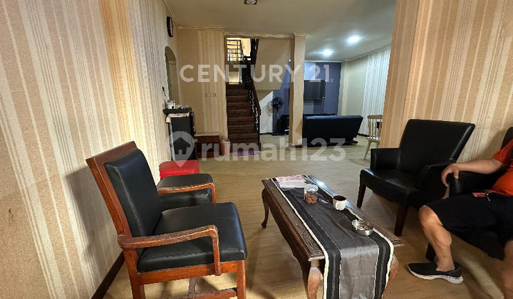 Rumah Cantik Di  Komplek Riung  Bandung 