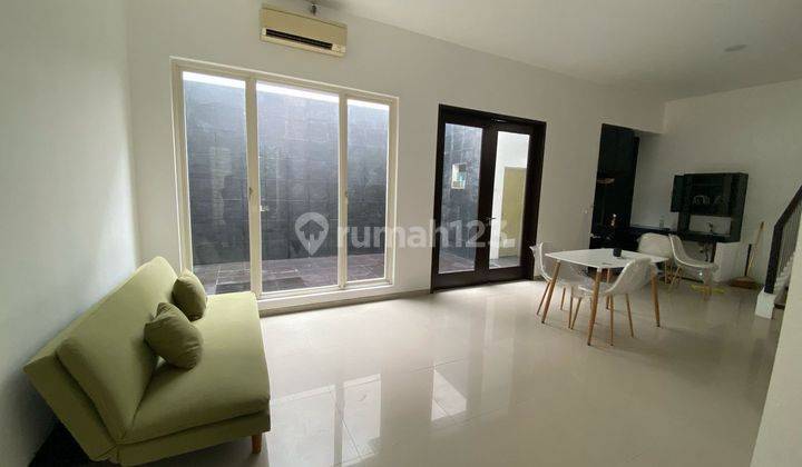 Disewakan Rumah 2 Lt Ditengah Kota Siap Huni Dan Furnish  2