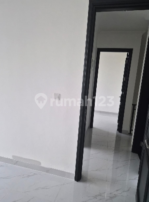 Disewakan Rumah Cluster Bukit Nirmala 8X10 Pik 2