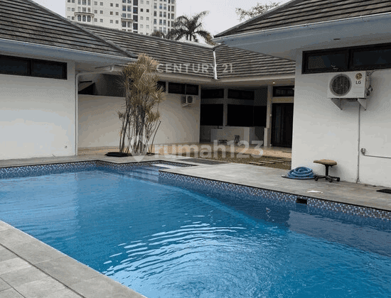 Disewakan Rumah Mewah Dengan Swimming Pool GB7792 2