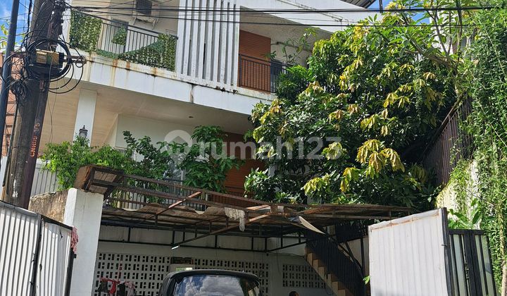 Sturdy 3.5-Story House in Mega Cinere, Depok 2