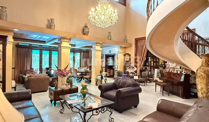 Spacious Luxury House 741 with Swimming Pool, near Brawijaya Hospital