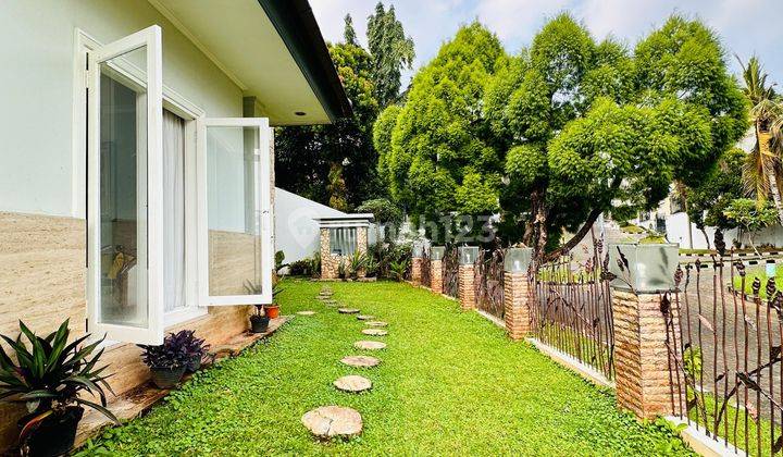 Rumah Elegan Dengan Kolam Renang Di Villa Cinere Mas, Tangsel 1